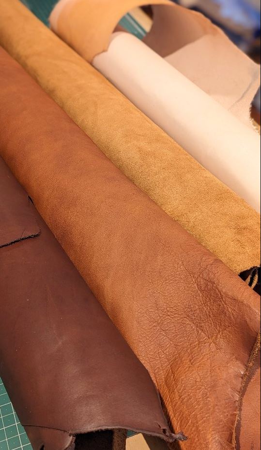 En Mina 12 Pocket Suede Chisel Roll